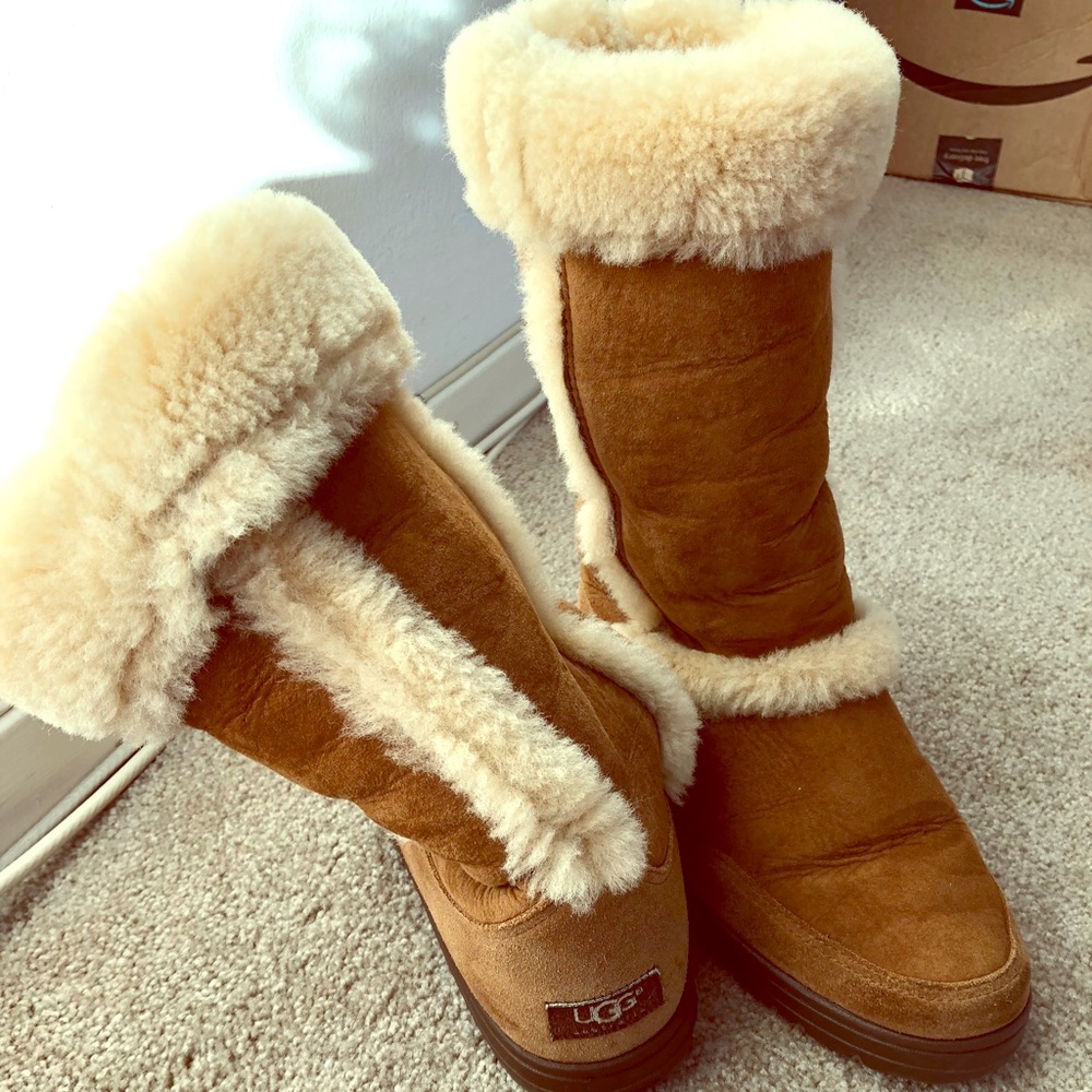 Uggs in Chestnut size 8
